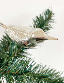Glazen vintage kerstversiering - vogel met spriet staart.  Zilveren retro kerstbal