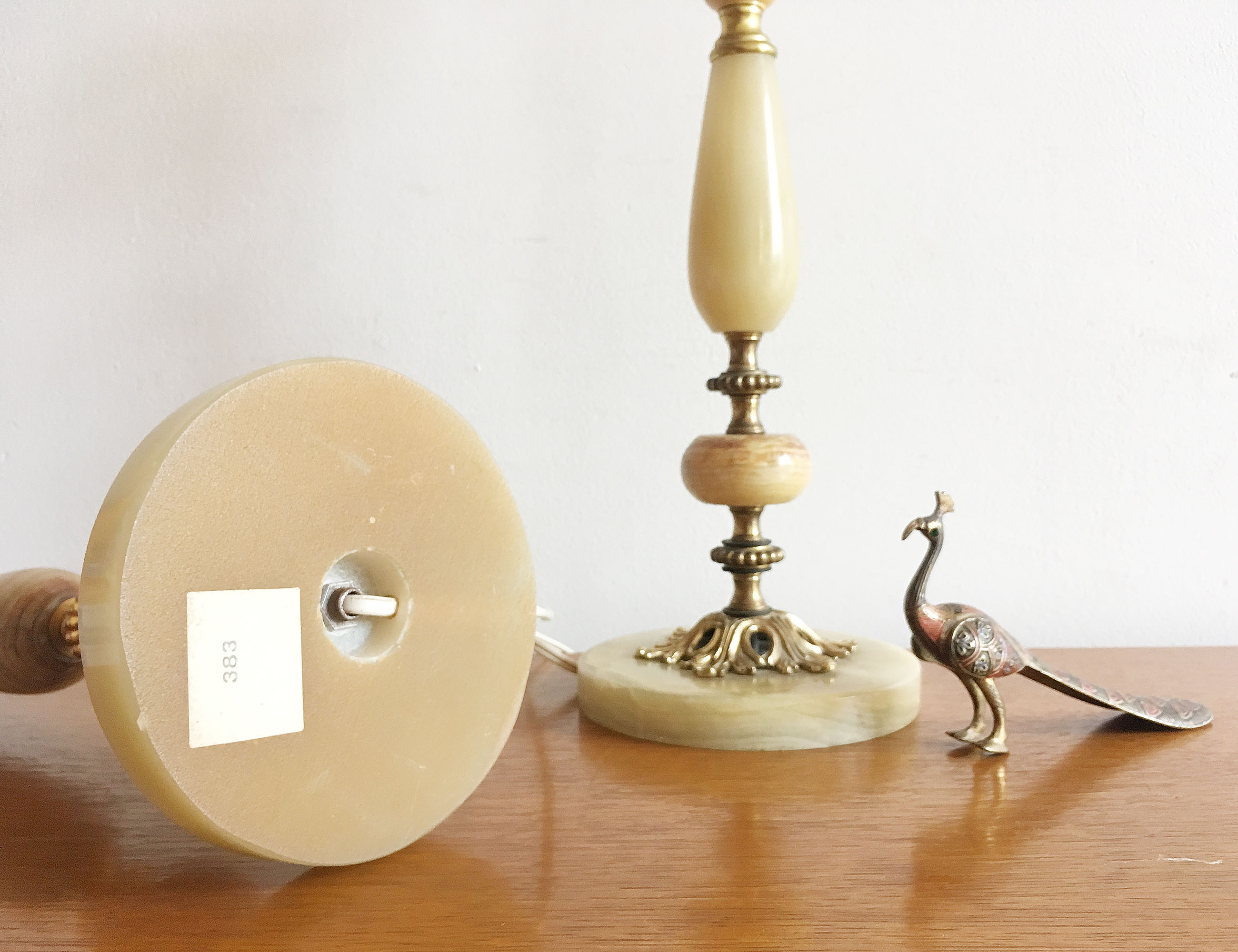 Set tafellampen in marmer look. Twee vintage lampjes van albast