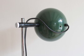 Retro design lamp met groene bol. Vintage vloerlamp, vermoedelijk Herda of Anvia?