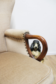 Vintage fauteuil bekleed met beige velvet. Antieke velours stoel