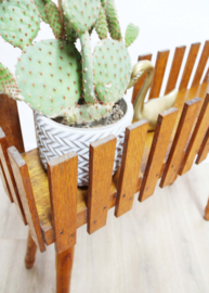 Houten vintage plantenbak. Mid-Century retro bloembak