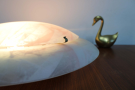 Grote glazen vintage plafondlamp. Roze retro lamp / plafonnière