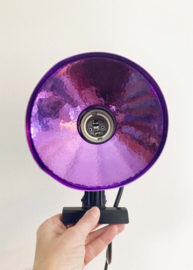 Vintage klemspot van Delight Leuchten. Retro lampje met paarse kap.