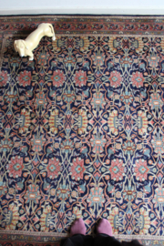 Groot handgeknoopt Oosters kleed met bloemen. Vintage boho tapijt / vloerkleed