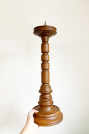 Grote houten vintage kandelaar voor stompkaars. Brutalist kaarsen houder