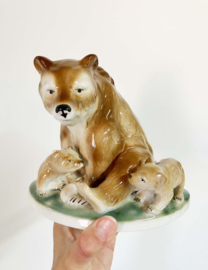 Keramieken vintage beeld van een beer met welpen. Gräfenthal sculptuur. Retro beren beeld / mother bear with cubs