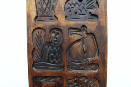 Nederlandse vintage speculaasplank. Houten retro koekjesvorm met 16 motieven