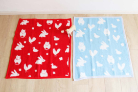 Twee vintage dekentjes van dralon. Retro sprei / vegan babydeken, blauw en rood