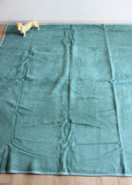 Grote blauw / groenige retro deken van dralon. Tweepersoons vegan sprei/ vintage plaid.