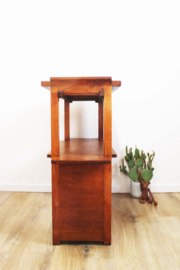 Houten vintage side table met blauwe tegels. Retro tafel