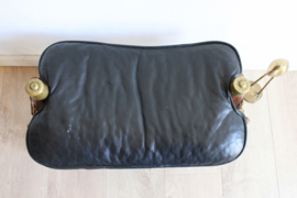 Vintage kamelenzadel kruk met lederen kussen. Houten Boho kameel  voetenbankje