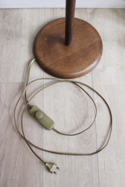 Houten vintage vloerlamp met witte kappen. Retro design lamp - Steinhauer
