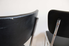 Set vintage diner stoelen met zwart skai leer. Retro stoeltjes