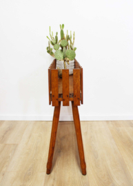 Houten vintage plantenbak. Mid-Century retro bloembak