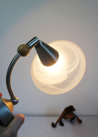 Vintage Steinhauer wandlamp met houten details. Retro lampje