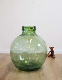 Grote groene vintage vaas. Glazen retro flesvaas