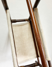 Rotan vintage krantenbak. Rieten retro lectuurbak / magazine holder