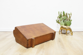 Houten vintage krantenbak. Retro lectuurbak / magazine holder