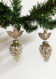 Set glazen vintage kerstballen - druiventros met engeltjes. Retro zilveren kerstversiering