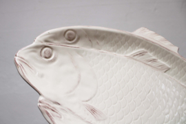 Keramieken vintage schaal in vis vorm. Stenen retro vissen bord