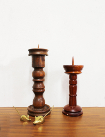 Set van 2 houten Brutalist kandelaars. Vintage Wabi Sabi kaarsenhouders