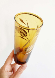Set vintage longdrink glazen. Retro glazen van bruin glas met gouden details