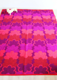 Tweepersoons vintage deken van Didas. Retro vegan sprei van dralon, paars / roze