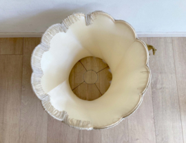 Schitterende grote vintage lampenkap. Geplooide kap met franjes.