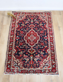 Kleurrijk handgemaakt vloerkleed. Roze vintage tapijtje / deur / badmat