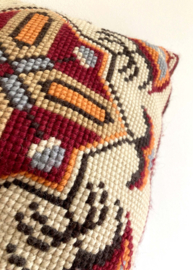 Vintage Smyrna kussen met oosterse sfeer. Handgemaakt boho kussen.