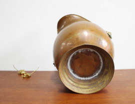 Antieke koperen kolenkit. Vintage bloempot / ketel met aardewerk handvat