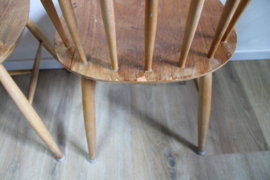 Set van 3 vintage spijlenstoelen. Houten retro stoelen.