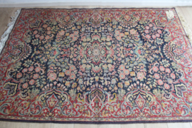 Handgeknoopt Oosters kleed. Vintage Perzisch tapijt met bloemetjes