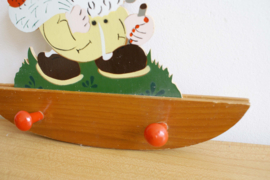 Vintage kapstok met kabouter. Houten retro kapstokje voor kids