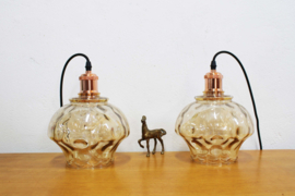 Set van 2 vintage hanglampjes van gebobbeld glas. Retro lampen met nieuw snoer