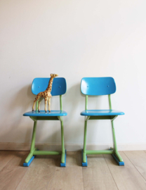 Set houten vintage schoolstoeltjes. Retro stoelen voor kids - Casala?