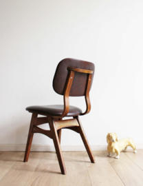 Houten vintage stoel met bruin skai leer. Mid Century eetkamerstoel