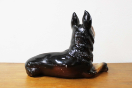 Groot gipsen honden beeld. Vintage herdershond beeldje / sculptuur