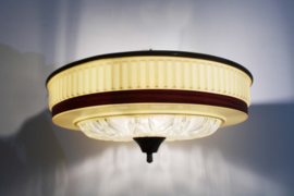 Vintage plafondlamp met houtlook details. Mid Century retro design lamp.