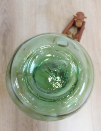 Grote groene vintage vaas. Glazen retro flesvaas