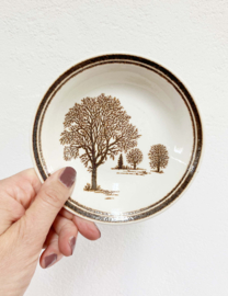 Twee aardewerk vintage schaaltjes met bomen. 2 retro kommetjes / borden