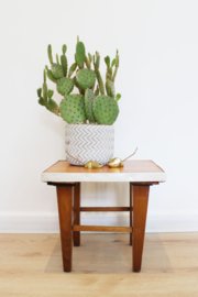 Klein vintage plantentafeltje. Houten retro tafeltje
