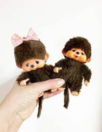 Set van 2 vintage knuffel aapjes. Retro Sekiguchi / Monchichi monkey - meisjes en jongen