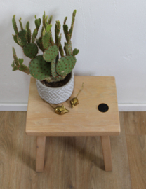 Massief houten vintage tafeltje. Wabi Sabi / Brutalist plantentafeltje.