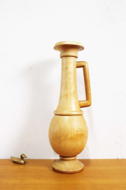 Houten vintage kandelaar.  Wabi Sabi karaf van hout.