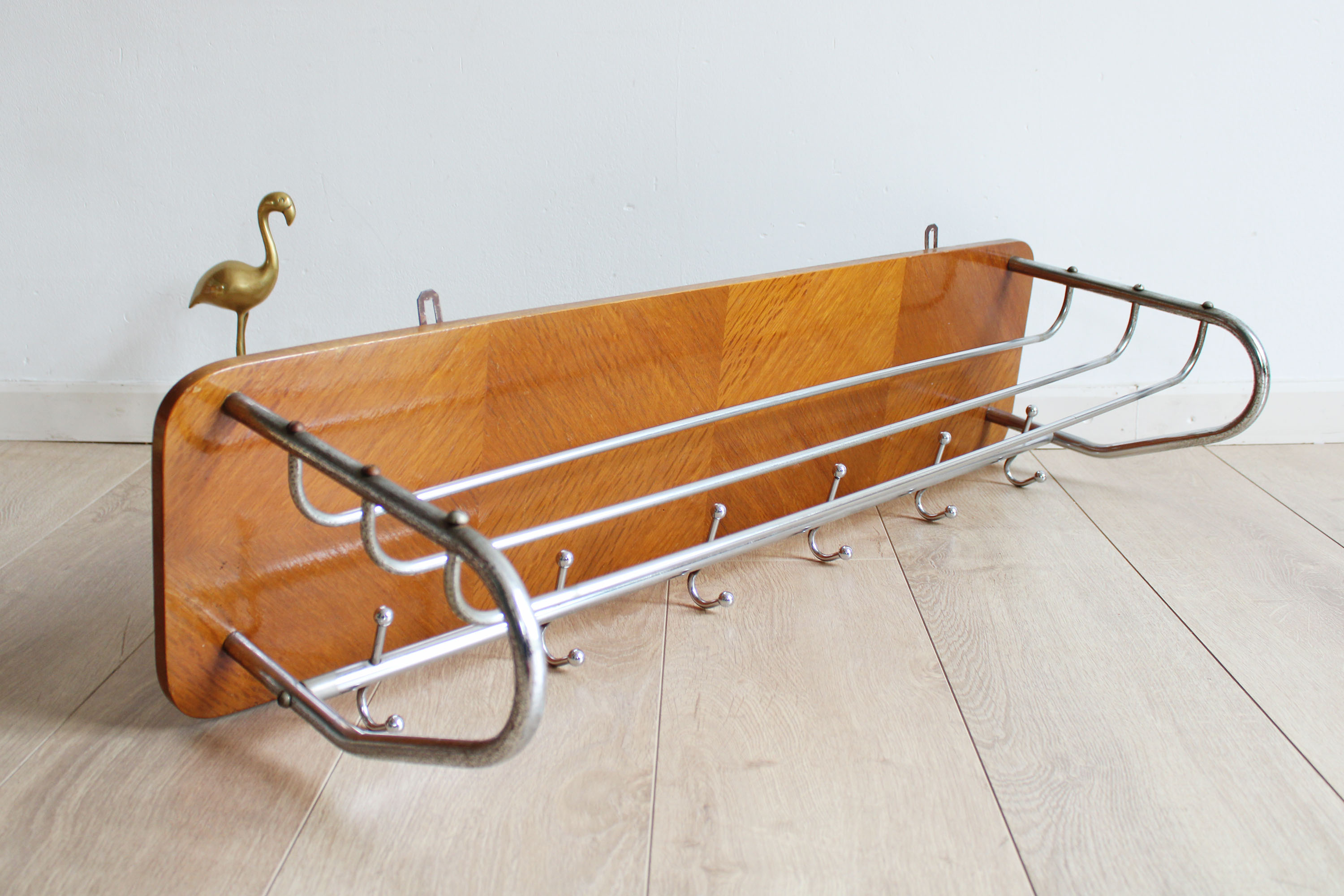 Royale vintage kapstokmet hoedenplank. Retro wandkapstok