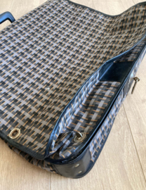 Vintage kledingtas met handvat en hanger. Retro reistas / kledinghoes