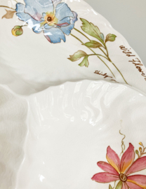 Set van 2 keramieken schalen met wilde bloemen. Vintage borden