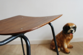 Industriële retro schoolstoel. Hout/metalen vintage stoel.