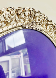 Zilverkleurige ovale fotolijst in barok lijst met bol glas, bronzo argentato